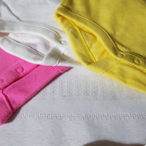 GYMBOREE Berry Sweet 0-3 month 3 bodysuits, hat & socks NWT - Picture 9 of 10